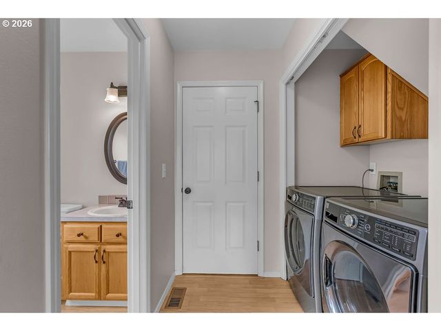 18928 HIGHLAND Dr, Oregon City, OR 97045