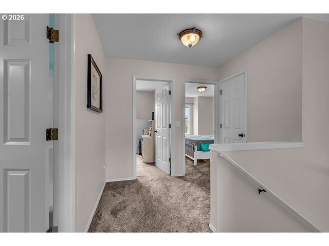 18928 HIGHLAND Dr, Oregon City, OR 97045