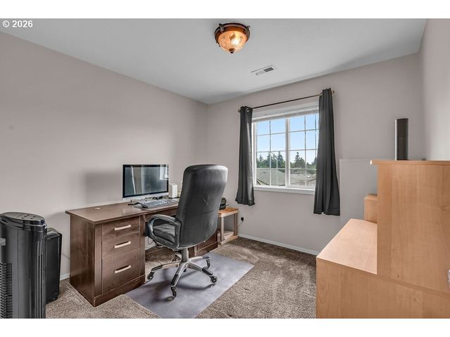 18928 HIGHLAND Dr, Oregon City, OR 97045