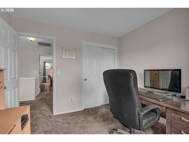 18928 HIGHLAND Dr, Oregon City, OR 97045