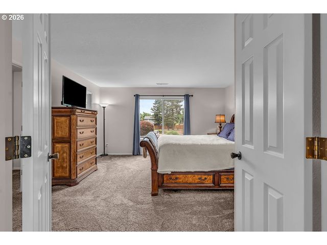 18928 HIGHLAND Dr, Oregon City, OR 97045