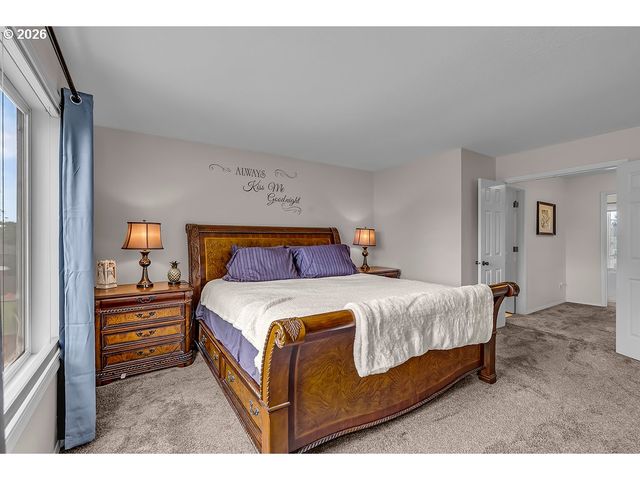 18928 HIGHLAND Dr, Oregon City, OR 97045