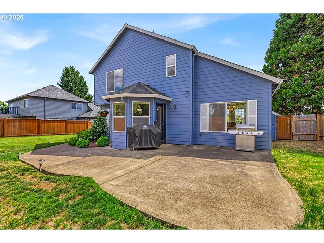 18928 HIGHLAND Dr, Oregon City, OR 97045