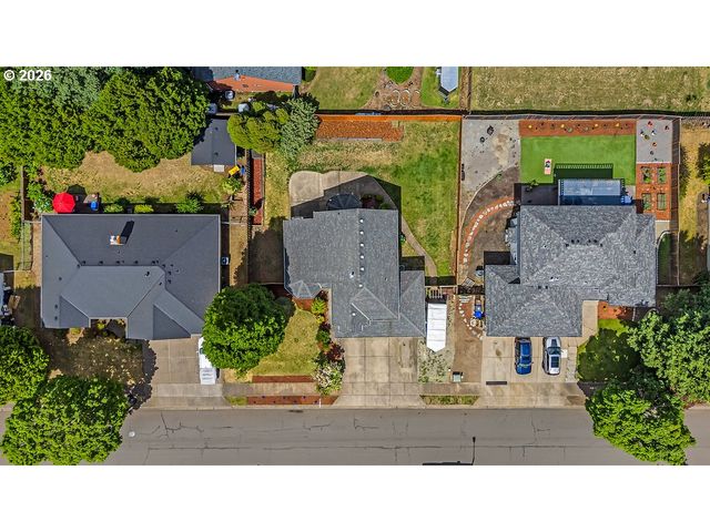 18928 HIGHLAND Dr, Oregon City, OR 97045