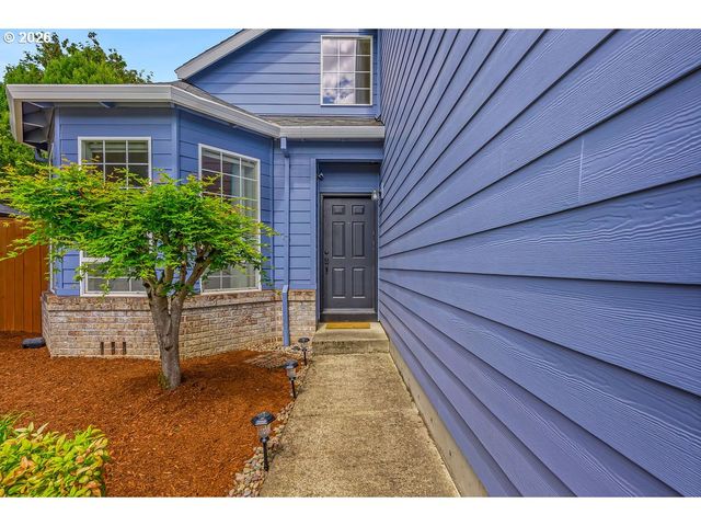 18928 HIGHLAND Dr, Oregon City, OR 97045