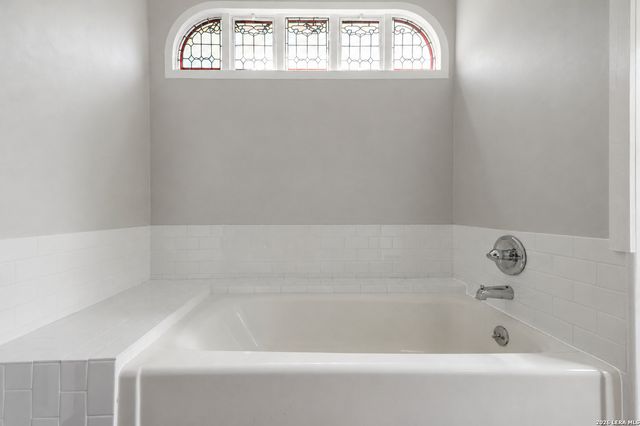 136 Argo Ave, Alamo Heights, TX 78209