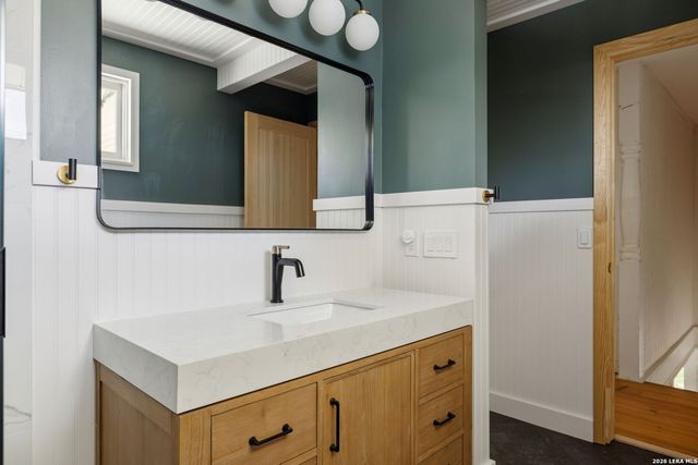 136 Argo Ave, Alamo Heights, TX 78209