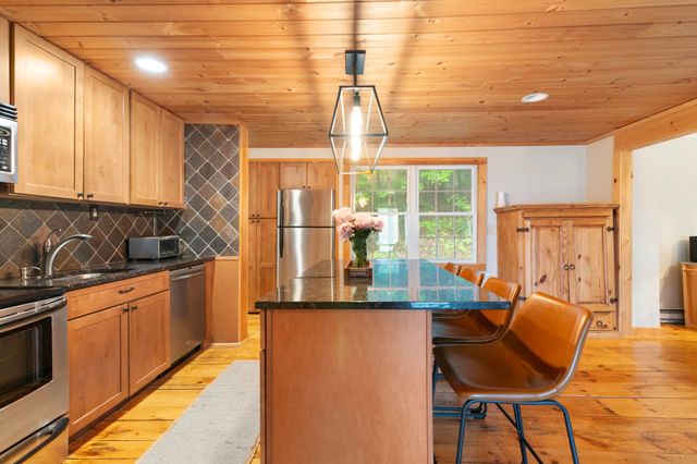7 Lightning Ledge Way, Wilmington, VT 05363