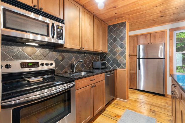 7 Lightning Ledge Way, Wilmington, VT 05363