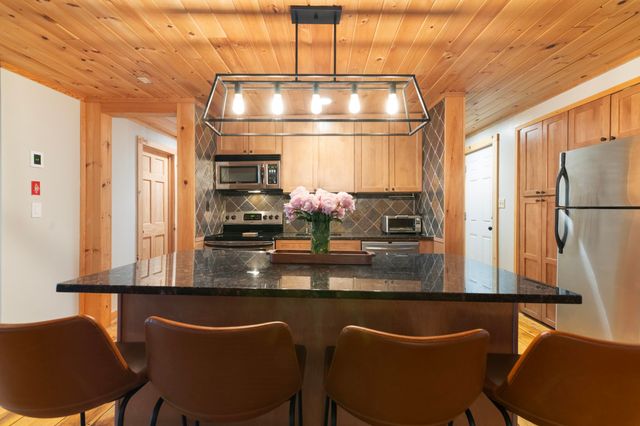 7 Lightning Ledge Way, Wilmington, VT 05363