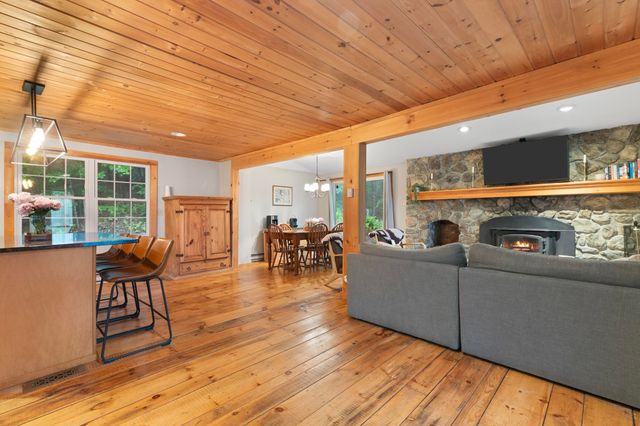 7 Lightning Ledge Way, Wilmington, VT 05363