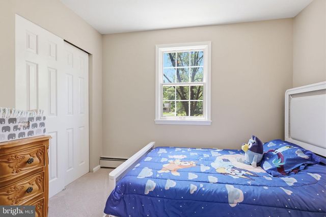 111 RICHARD DR, Chalfont, PA 18914