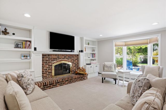 111 RICHARD DR, Chalfont, PA 18914