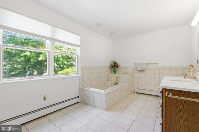 111 RICHARD DR, Chalfont, PA 18914