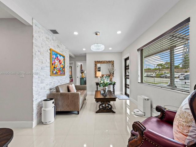 9365 SW 36th St, Miami, FL 33165