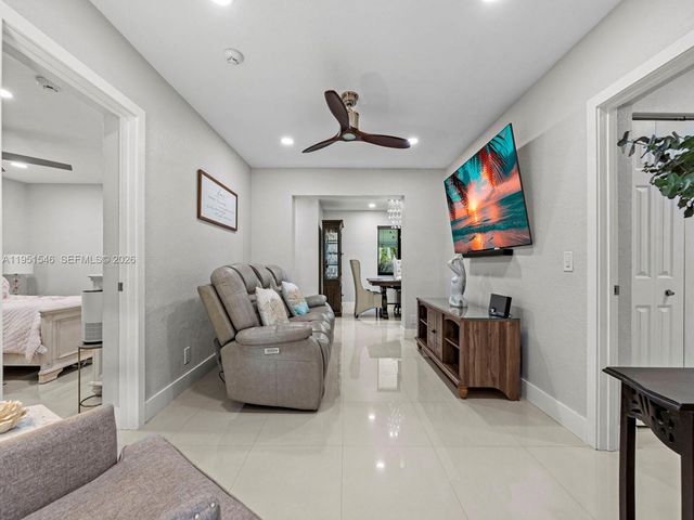 9365 SW 36th St, Miami, FL 33165