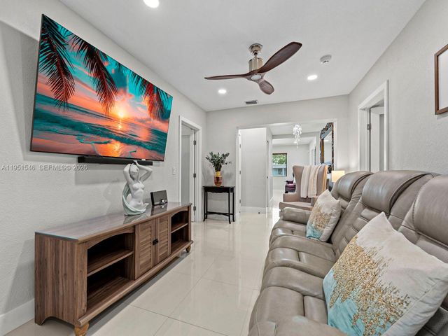 9365 SW 36th St, Miami, FL 33165