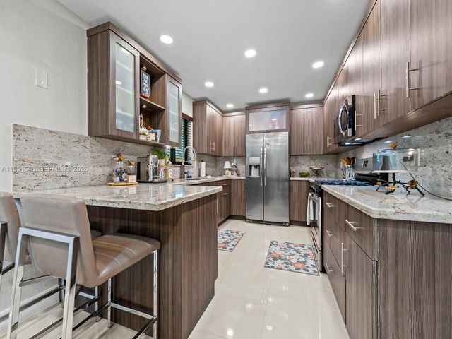 9365 SW 36th St, Miami, FL 33165