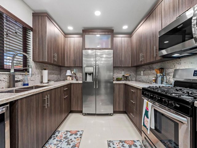 9365 SW 36th St, Miami, FL 33165