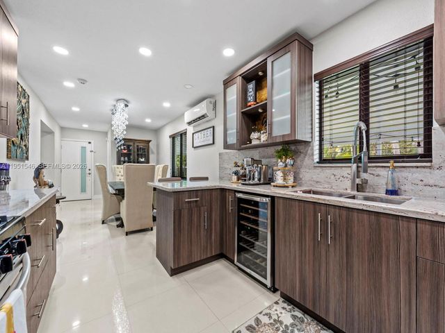 9365 SW 36th St, Miami, FL 33165