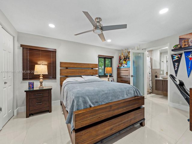 9365 SW 36th St, Miami, FL 33165