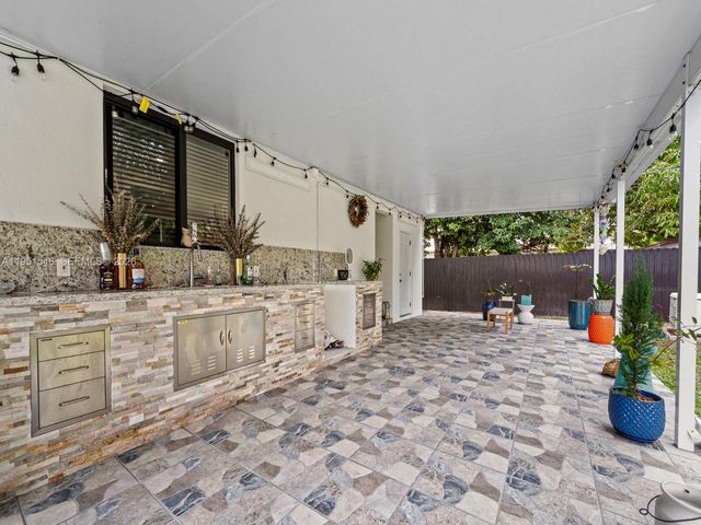 9365 SW 36th St, Miami, FL 33165