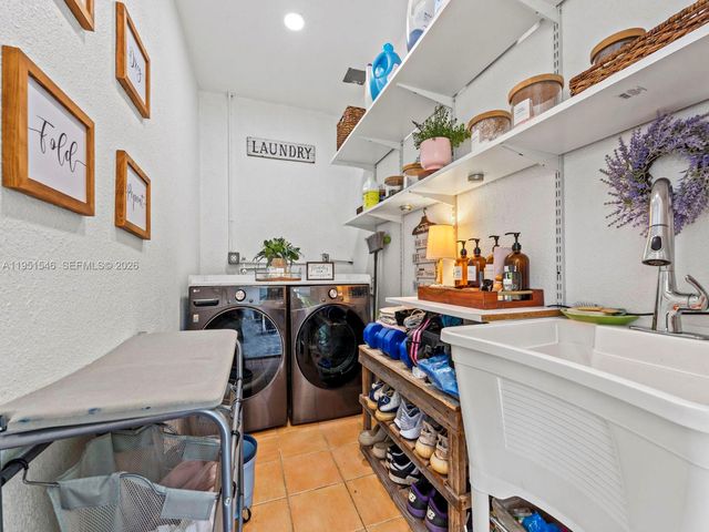 9365 SW 36th St, Miami, FL 33165