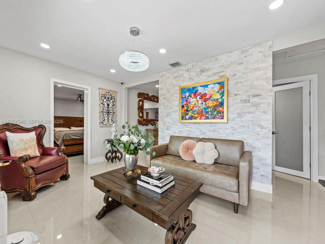 9365 SW 36th St, Miami, FL 33165