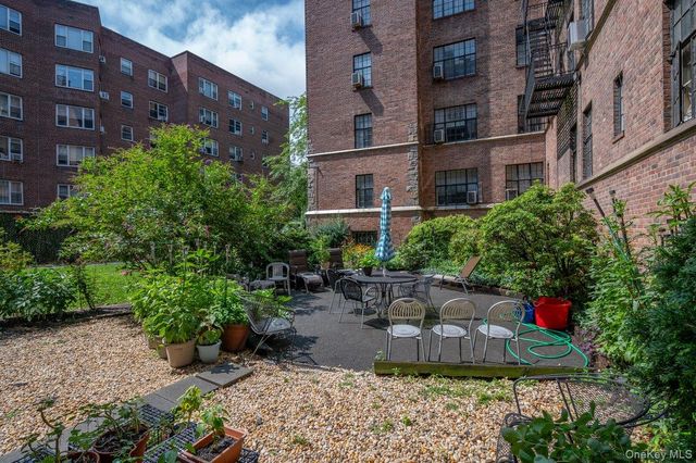 2 Westchester Ave 3K, White Plains, NY 10601