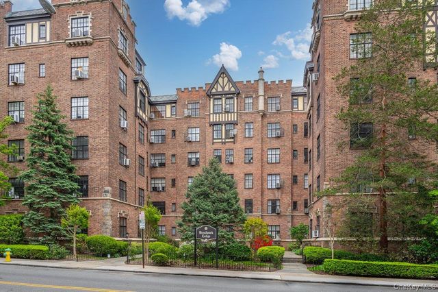 2 Westchester Ave 3K, White Plains, NY 10601