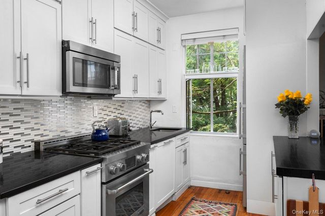 2 Westchester Ave 3K, White Plains, NY 10601
