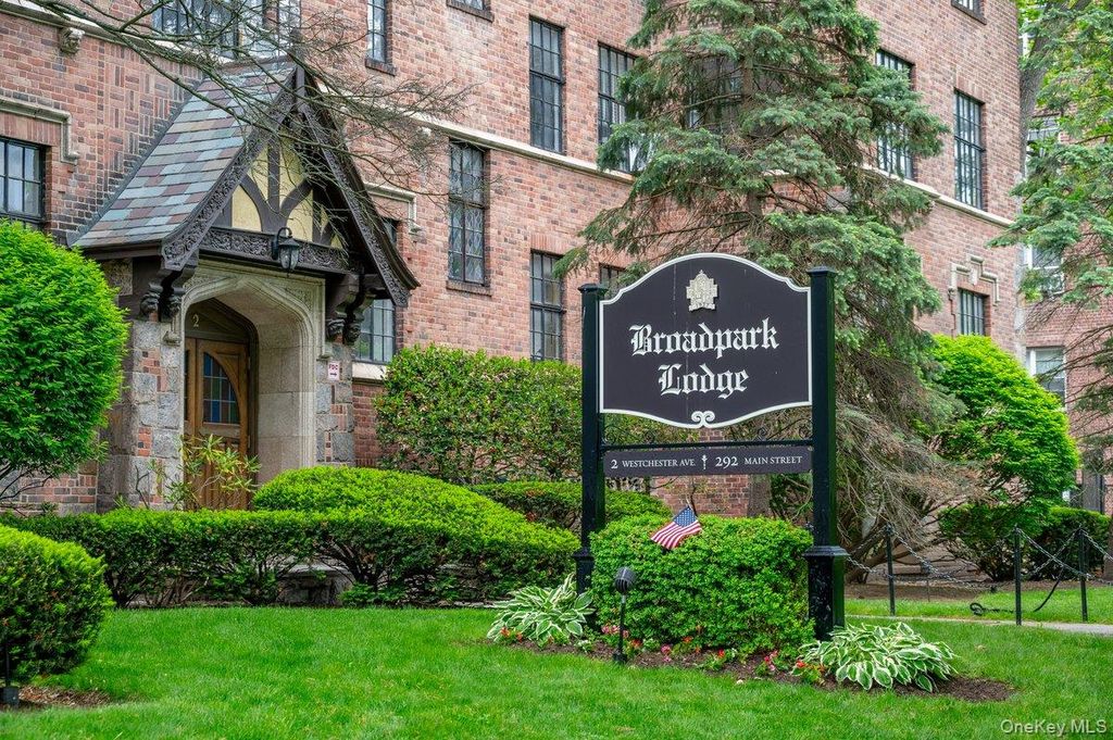 2 Westchester Ave 3K, White Plains, NY 10601
