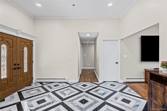 9 Weaver Lane, Dix Hills, NY 11746