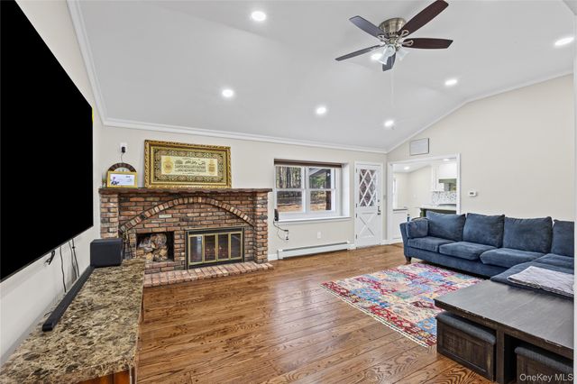 9 Weaver Lane, Dix Hills, NY 11746