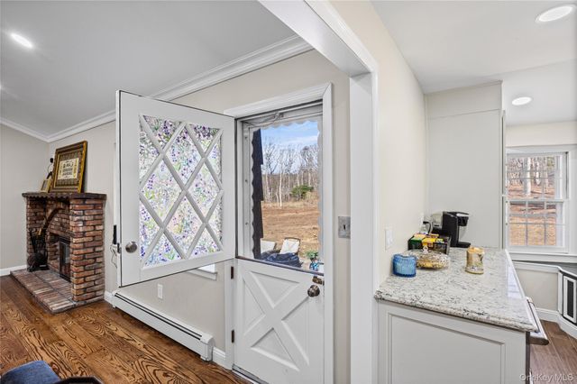 9 Weaver Lane, Dix Hills, NY 11746