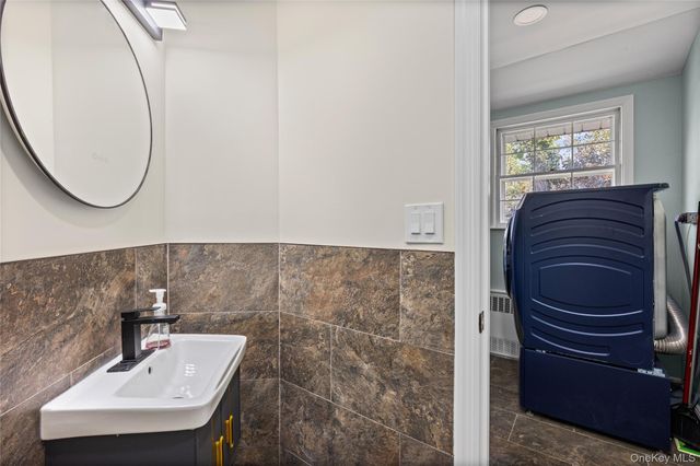 9 Weaver Lane, Dix Hills, NY 11746