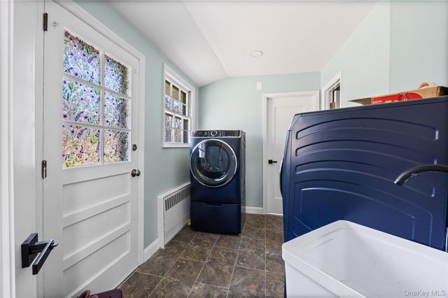 9 Weaver Lane, Dix Hills, NY 11746