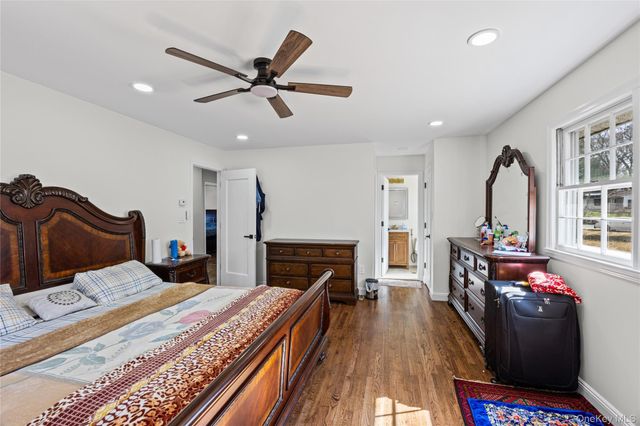 9 Weaver Lane, Dix Hills, NY 11746