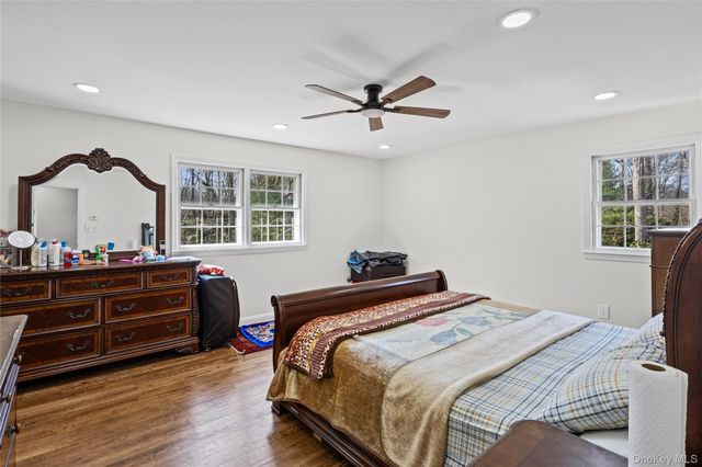 9 Weaver Lane, Dix Hills, NY 11746