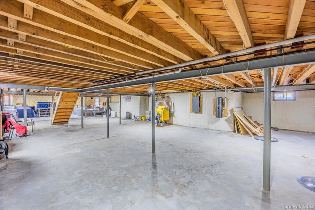 9 Weaver Lane, Dix Hills, NY 11746