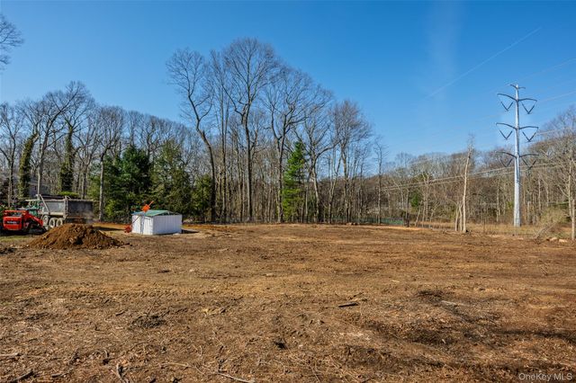 9 Weaver Lane, Dix Hills, NY 11746