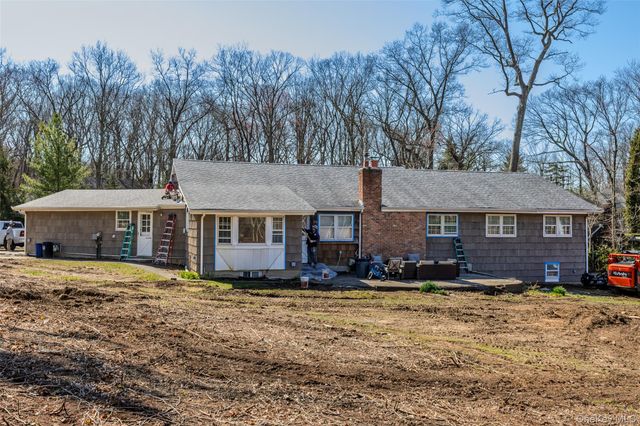 9 Weaver Lane, Dix Hills, NY 11746