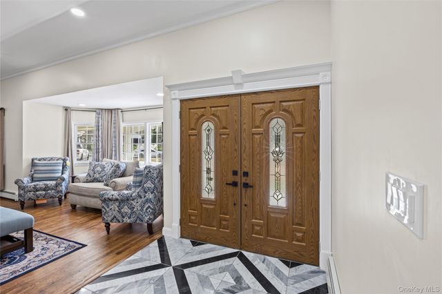 9 Weaver Lane, Dix Hills, NY 11746