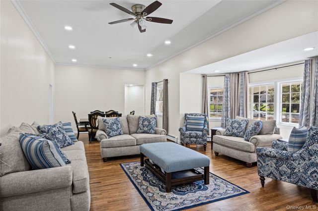 9 Weaver Lane, Dix Hills, NY 11746