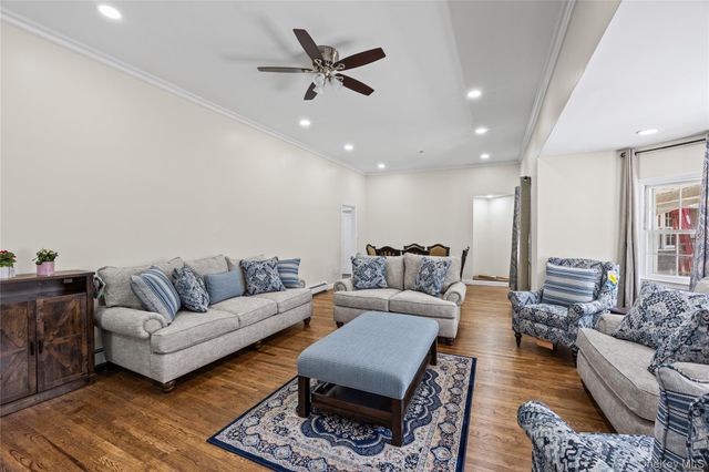 9 Weaver Lane, Dix Hills, NY 11746