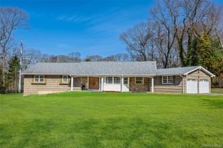9 Weaver Lane, Dix Hills, NY 11746