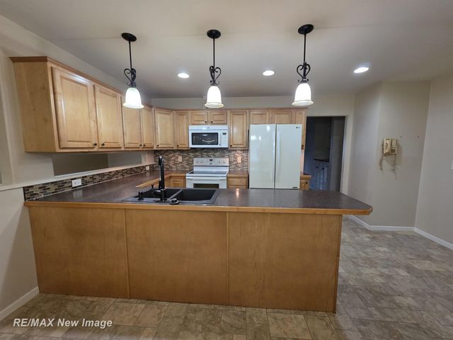 4200 S Wayside Drive, Saginaw, MI 48603