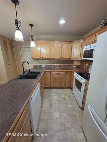 4200 S Wayside Drive, Saginaw, MI 48603
