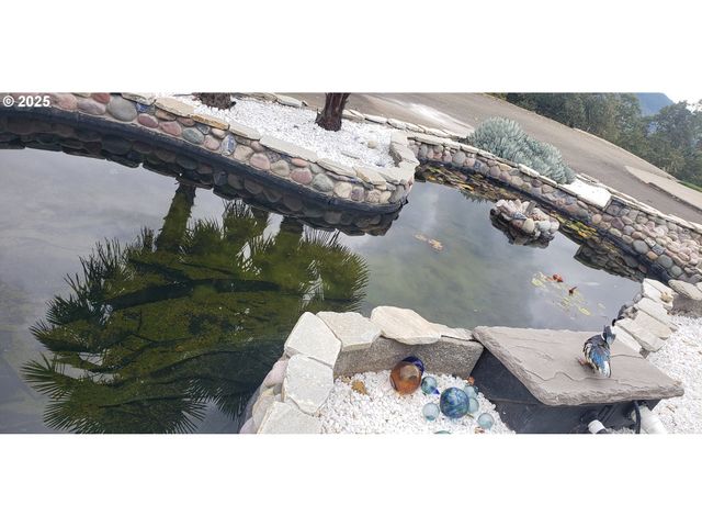 2984 Nw STACIE Ct, Roseburg, OR 97471