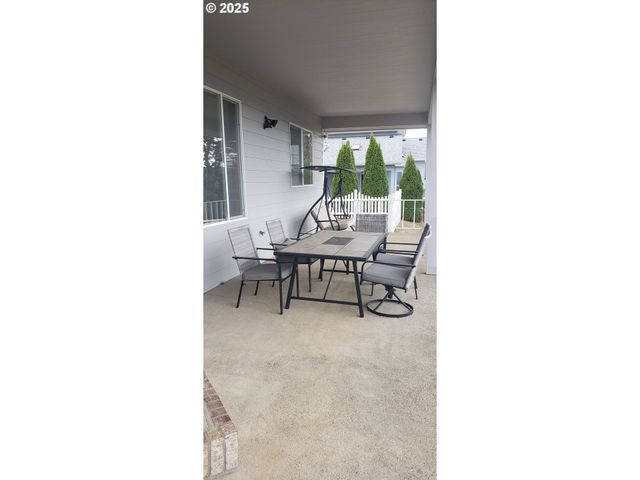 2984 Nw STACIE Ct, Roseburg, OR 97471